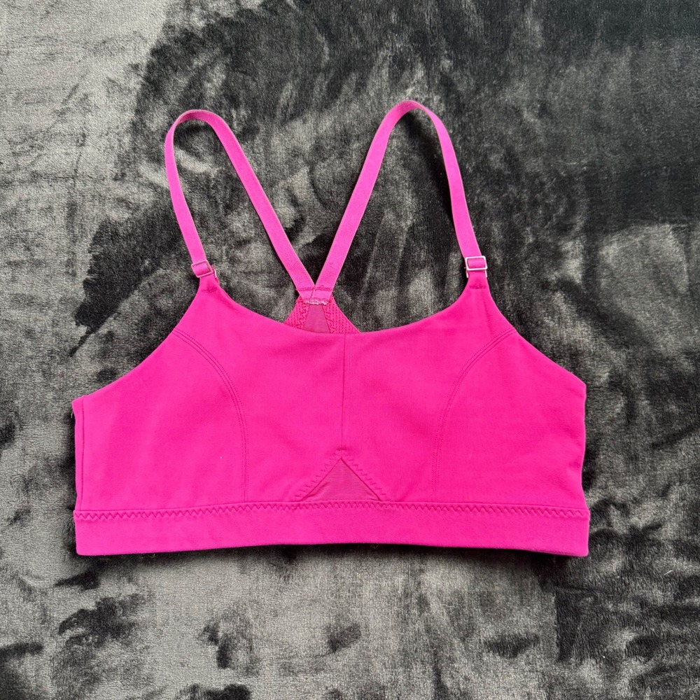 Athleta Racerback Sports Bra Magenta‎ Athleisure Activewear size M Minimalist